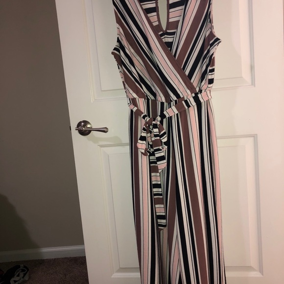 Stripped Cropped Jumpsuit - Picture 2 of 3